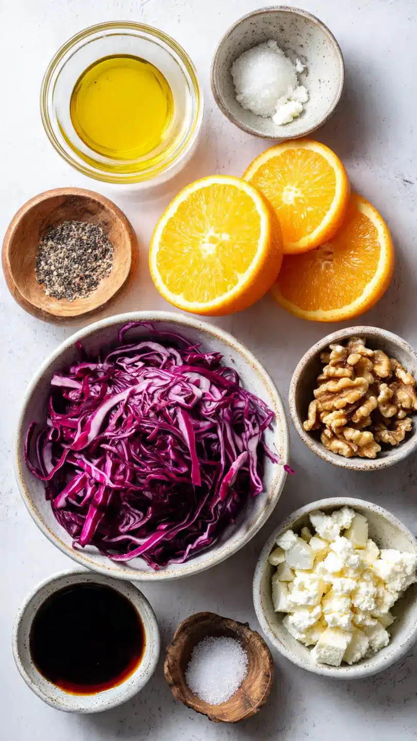 Rotkohlsalat mit Orangen, Feta & Walnüssen