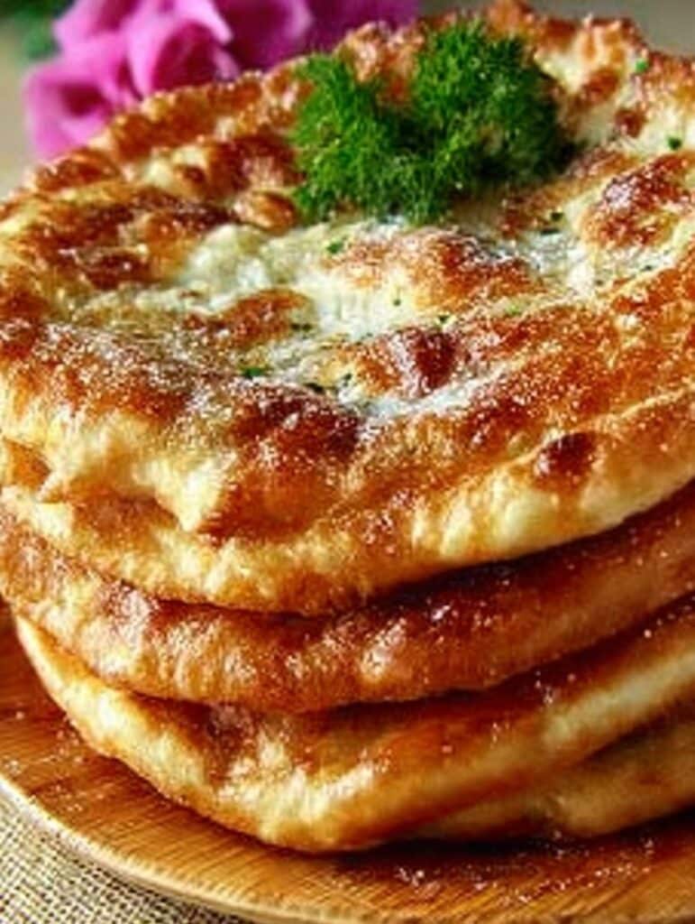 Blitzschneller Käse-Langosch ohne Hefe: In 10 Minuten fertig und unwiderstehlich lecker!